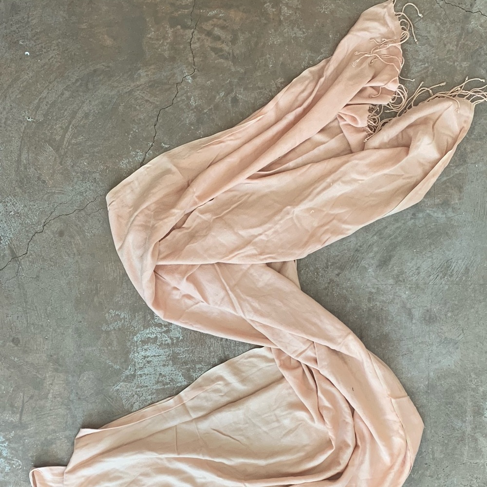 Beautiful peach vintage scarf ✨
